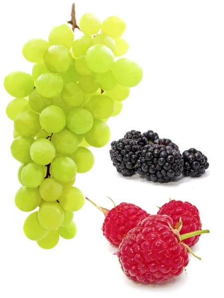 Frutas frescas de bagas isoladas em branco — Fotografia de Stock