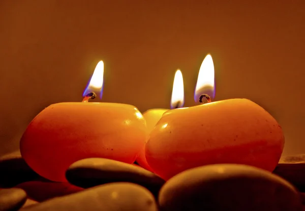 海石上的浪漫蜡烛 — 图库照片