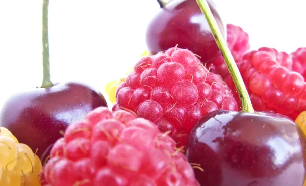 Delicious Fresh Raspberries and Cherries Close-Up — Stock Photo, Image