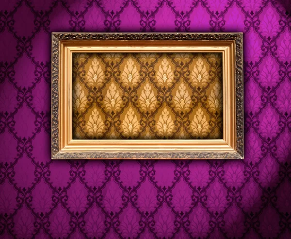 Різьблена позолочена рамка на Вінтажні шпалери — стокове фото