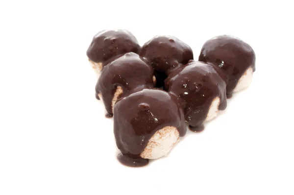 Palle di cagliata condite con sciroppo di cioccolato — Foto Stock