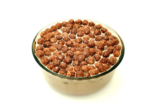 Ciotola con palline di cioccolato e latte — Foto Stock