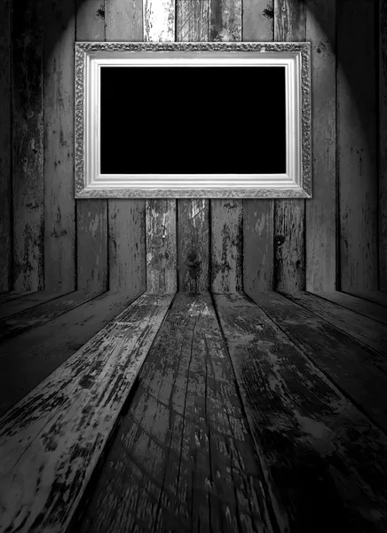 Prázdné vyřezávaným zlaceným rámem v temné místnosti — Stock fotografie
