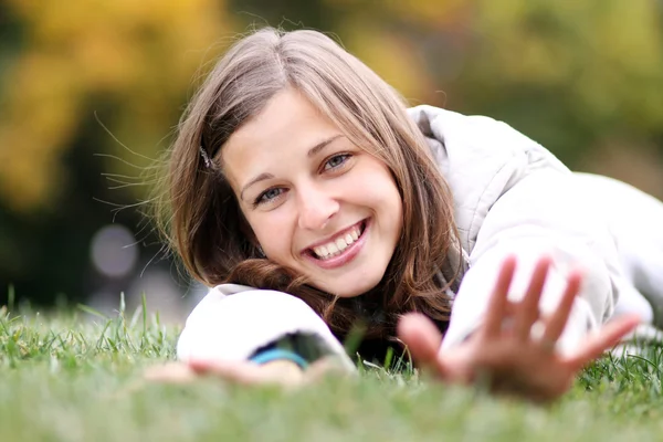 Woman relaxing in the grass — Stock Photo, Image
