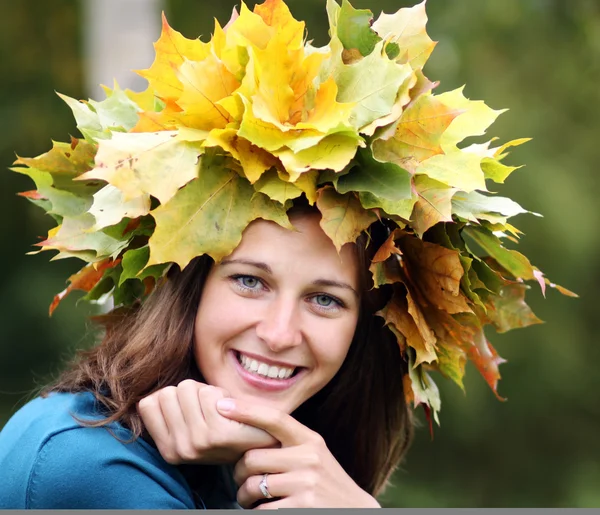 Höstens skönhet kvinna — Stockfoto