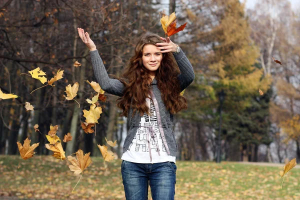 Podzimní Krása ženy — Stock fotografie