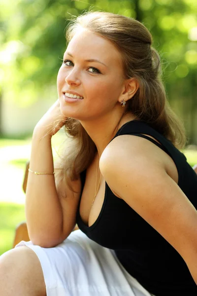 Young woman on outdoor background — Stock Photo, Image