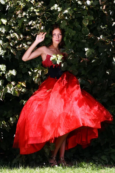 Señora en vestido rojo — Foto de Stock