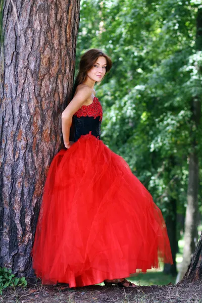 Dame en robe rouge — Photo