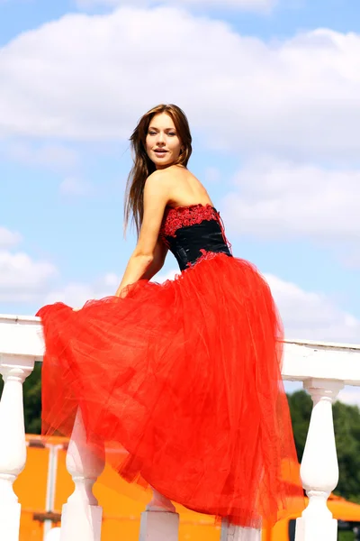 Señora en vestido rojo — Foto de Stock