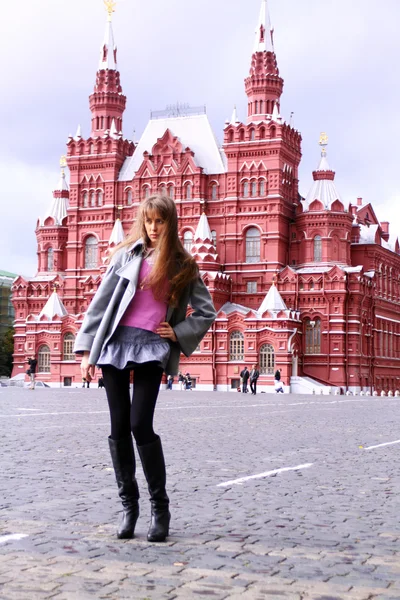 Kızıl Meydan, Moskova sonraki güzel genç kadın — Stok fotoğraf