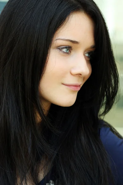 Closeup portret van mooi meisje — Stockfoto