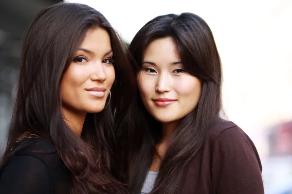 Due ragazze asiatiche — Foto Stock
