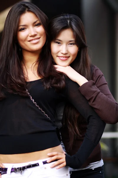 Dvě asijské dívky — Stock fotografie