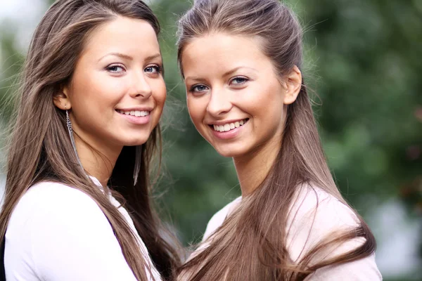 双胞胎女孩 免版税图库照片