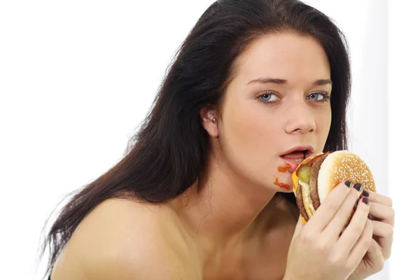 Mujer comiendo hamburguesa —  Fotos de Stock