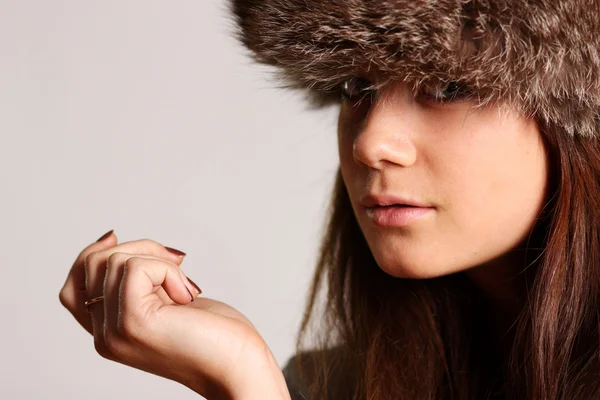 Woman in a furry hat — Stock Photo, Image