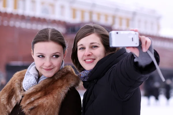 Туристы фотографируются в Москве — стоковое фото