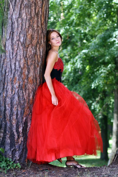 Κυρία με κόκκινο φόρεμα — Φωτογραφία Αρχείου
