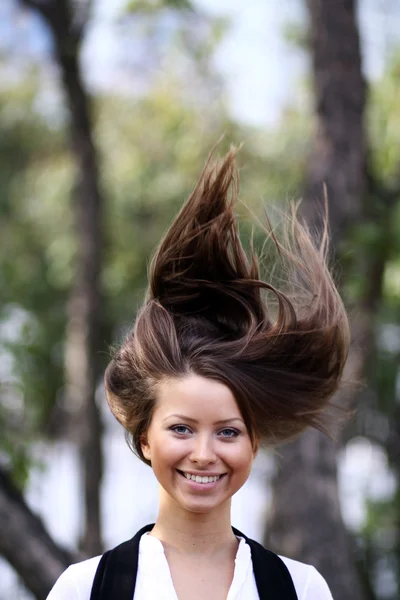 Detailní portrét šťastné mladé ženy — Stock fotografie