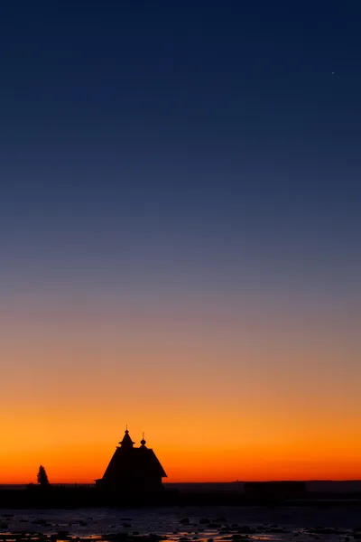 Rode zonsopgang op witte zee — Stockfoto