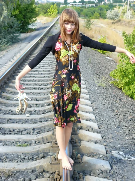 Girl goes on tracks home — Stock Photo, Image