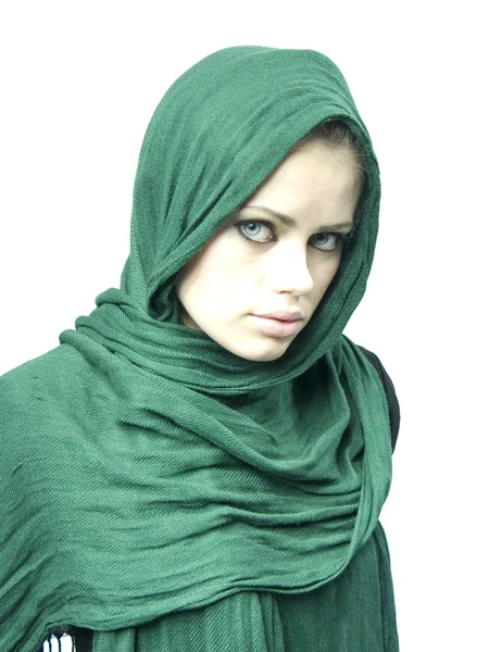 绿色亚麻斗篷的女人 — 图库照片