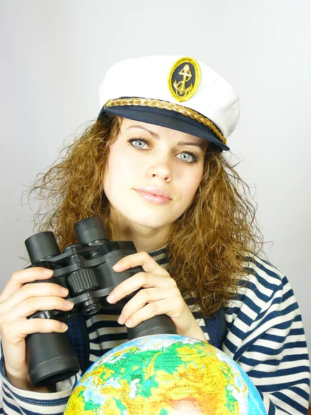 Kapitan w pobliżu globe — Zdjęcie stockowe
