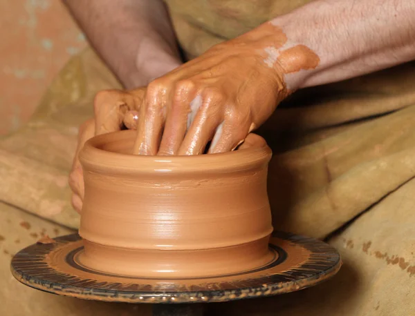 Производство глиняного горшка — стоковое фото