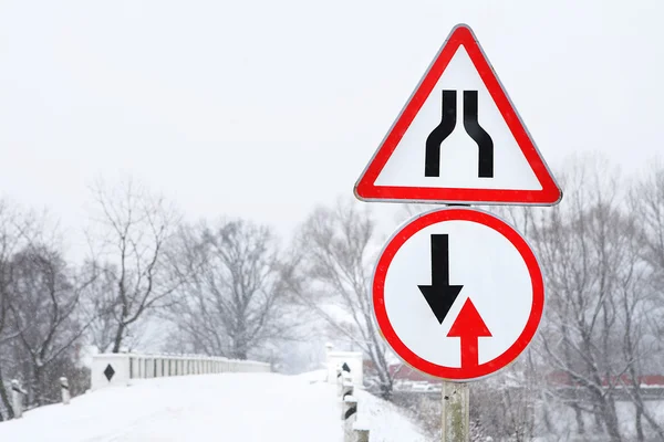 Cestování znamení v zimě — Stock fotografie