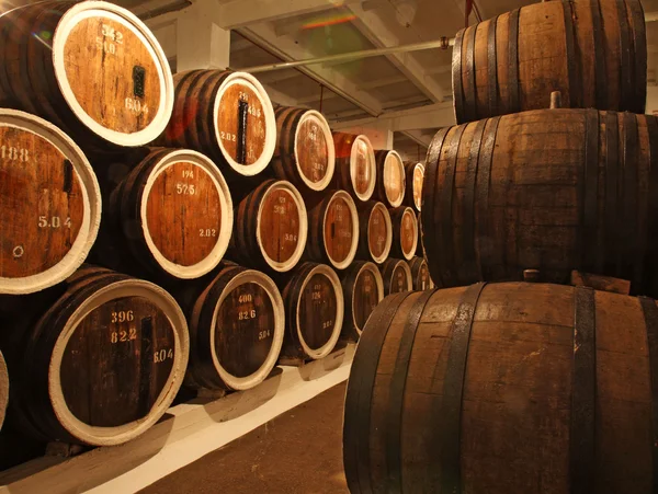 Barris com o álcool do vinho — Fotografia de Stock