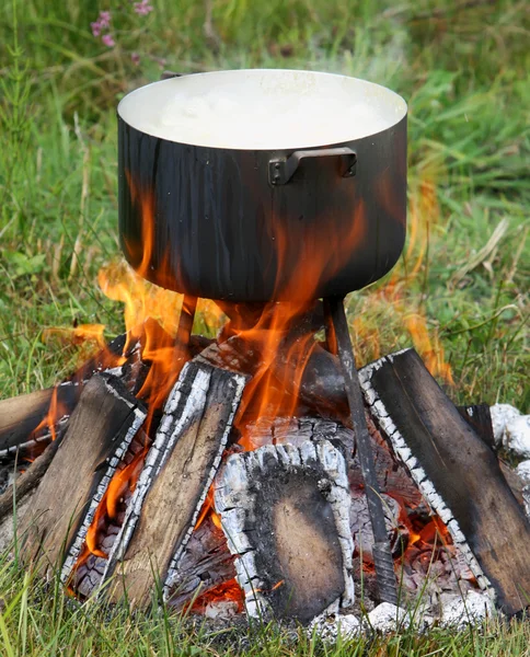 Pan op een brand — Stockfoto
