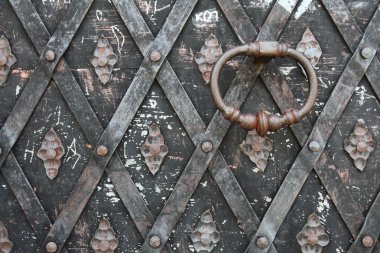 eski metal kapı, kapı tokmağı