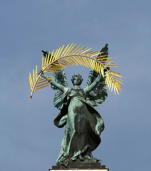 Άγαλμα της μεγαλοφυίας στο lviv, Ουκρανία — Φωτογραφία Αρχείου