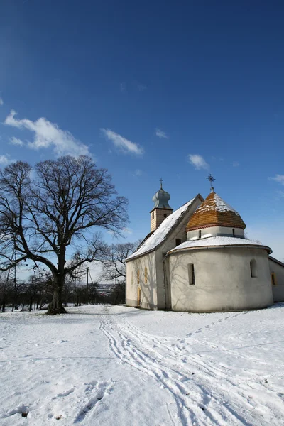 在 goryany、 uzhgorod、 乌克兰的圆形建筑 — 图库照片