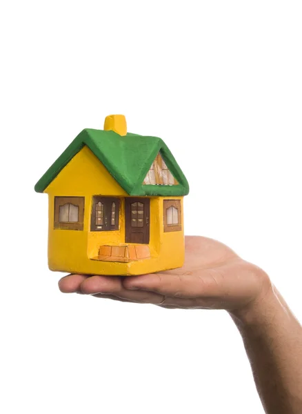 Klein model huis op een mannelijke hand — Stockfoto