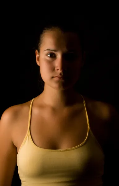 Портрет молодой женщины со спины — стоковое фото