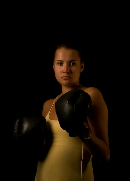 Mädchen in Boxhandschuhen — Stockfoto