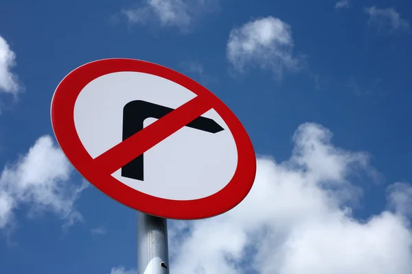 Βρετανική απαγορεύεται η στροφή δεξιά πινακίδα. — Φωτογραφία Αρχείου