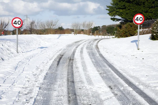 Snow tracks on a country road. — Stock Photo, Image