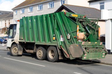 Green rubbish truck.