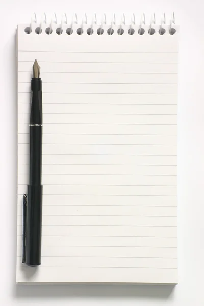 Verslaggevers Kladblok en pen. — Stockfoto
