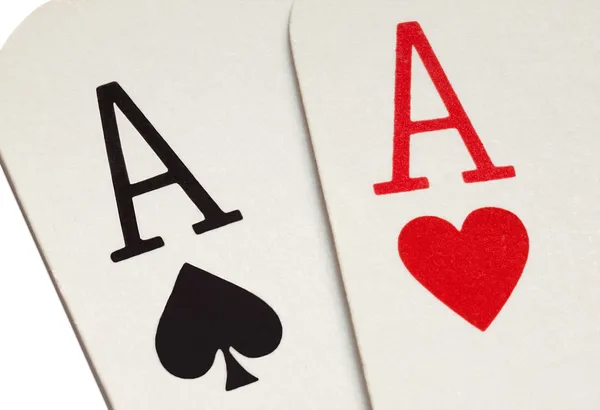 Une paire d'as jouant aux cartes . — Photo