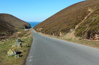 smalle weg naar kapel porth.