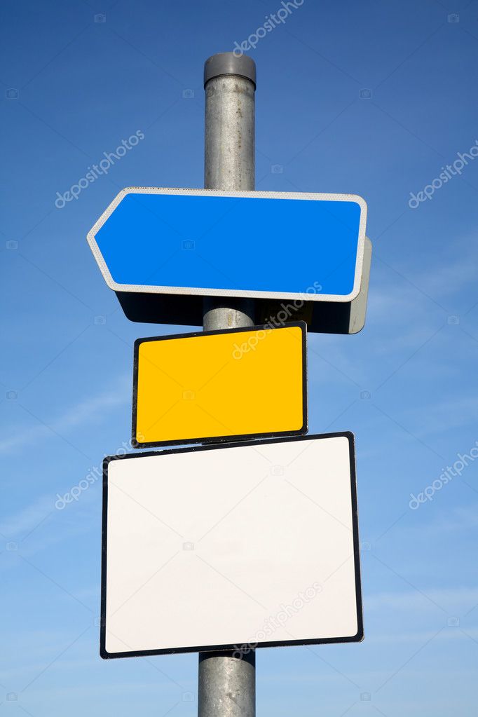 Signpost with 3 blank signs.