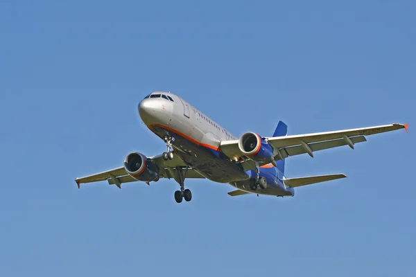 Airplane, takin off — Stock Photo, Image
