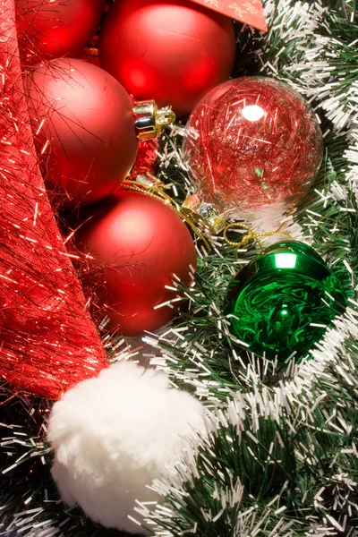Bolas de Navidad y decoraciones — Foto de Stock