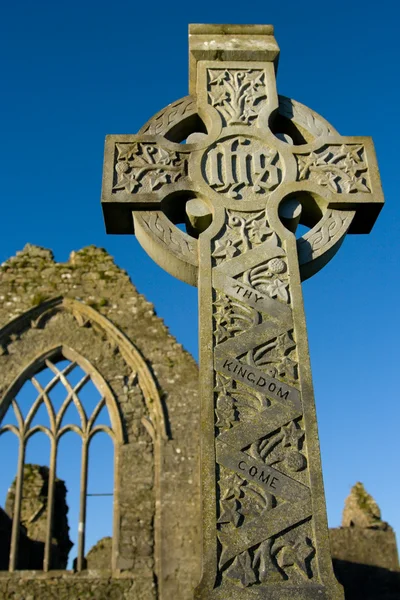 Stone cross and Athenry Friary details — Stock Photo, Image