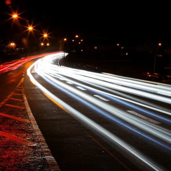 Arabanın ışıkları rotalar — Stok fotoğraf