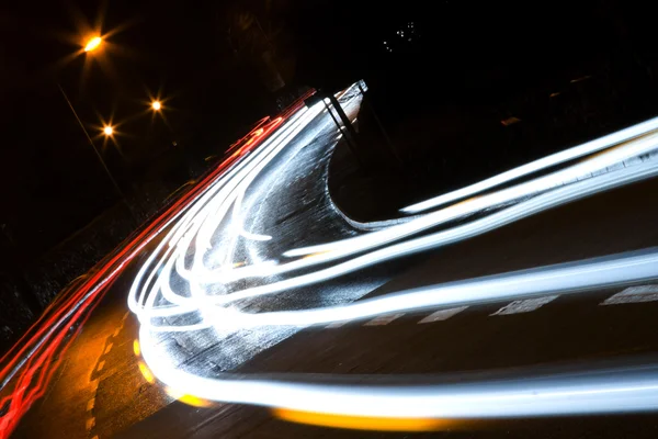 車のライトのトレイル — ストック写真
